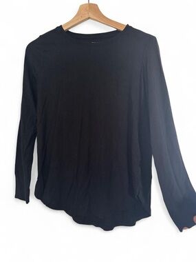 Tahari Black Long Sleeve Crewneck Top